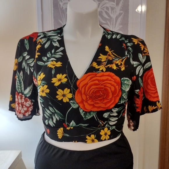 Charlotte Russe Tops - charlotte russe M 🖤 ♥️ Roses Bold V-neck Open back Midriff Bell Sleeve